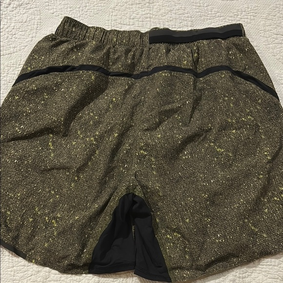 Lululemon Athletica Green Athletic/swim Shorts Lightweight Performance. Small - Picture 8 of 9